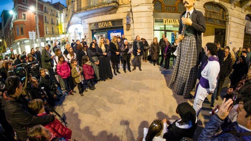 El gegant va ballar davant la casa on va morir el músic