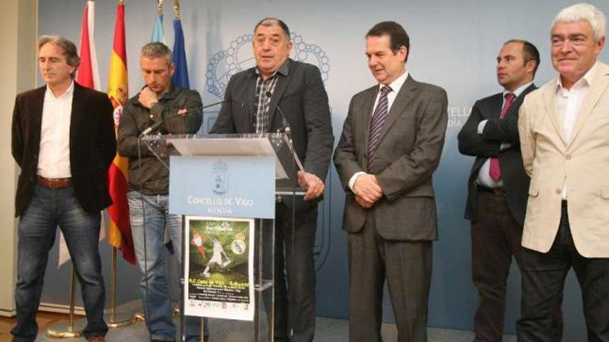 Rodilla, Otero, Carnero, Caballero, Álvarez y Fernández, en la presentación del partido. // Jesús de Arcos