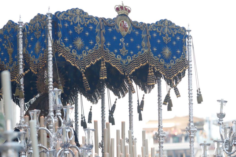 La Virgen de la Estrella ha protagonizado este sábado una salida extraordinaria con motivo del 50 aniversario de la fundación de la hermandad, con sede en Santo Domingo, y que ha llevado a esta imagen a la Catedral de Málaga para celebrar una solemne eucaristía presidida por el obispo de Málaga, Jesús Catalá, y realizar por la tarde una procesión de regreso a la sede canónica por las calles del Centro.