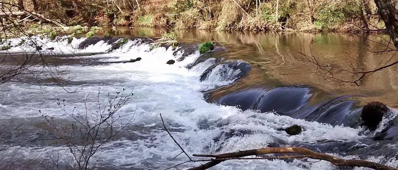 O río Deza, ao seu paso pola zona coñecida como Pozo do Avogado.