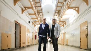 José Colmeiro y Daniel Vázquez Sallés en La Modelo, donde sus padres estuvieron presos.