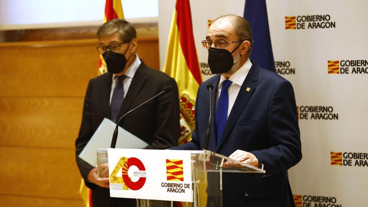 Javier Lambán y Artuto Aliaga, durante la comparecencia de este lunes en el Pignatelli.