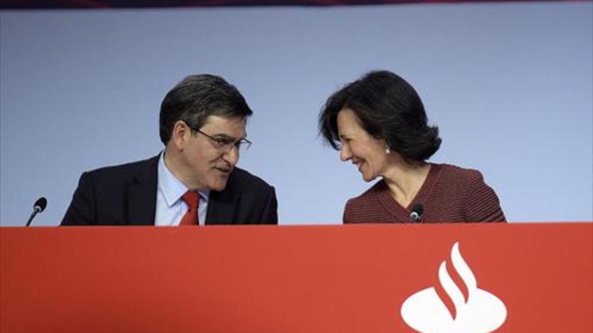 La presidenta del Santander, Ana Botín, y el consejero delegado, José Antonio Álvarez, en la junta del 2016.