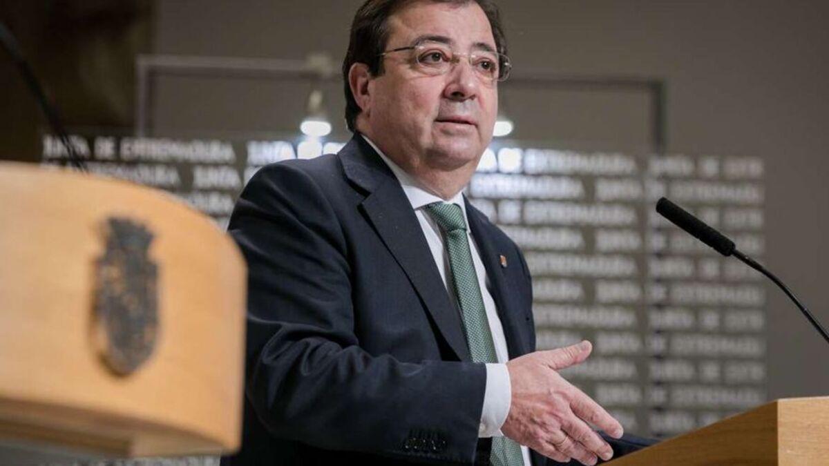 El presidente de la Junta de Extremadura, Guillermo Fernández Vara, en rueda de prensa este miércoles.