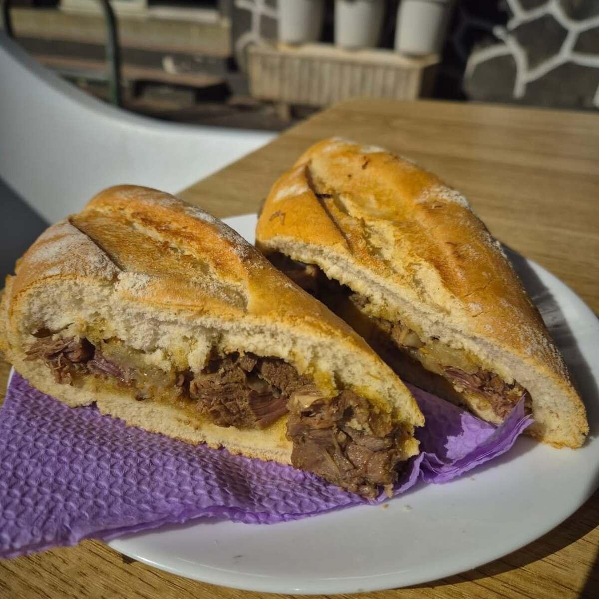 Uno de los bocadillos especiales que ofrece el bar