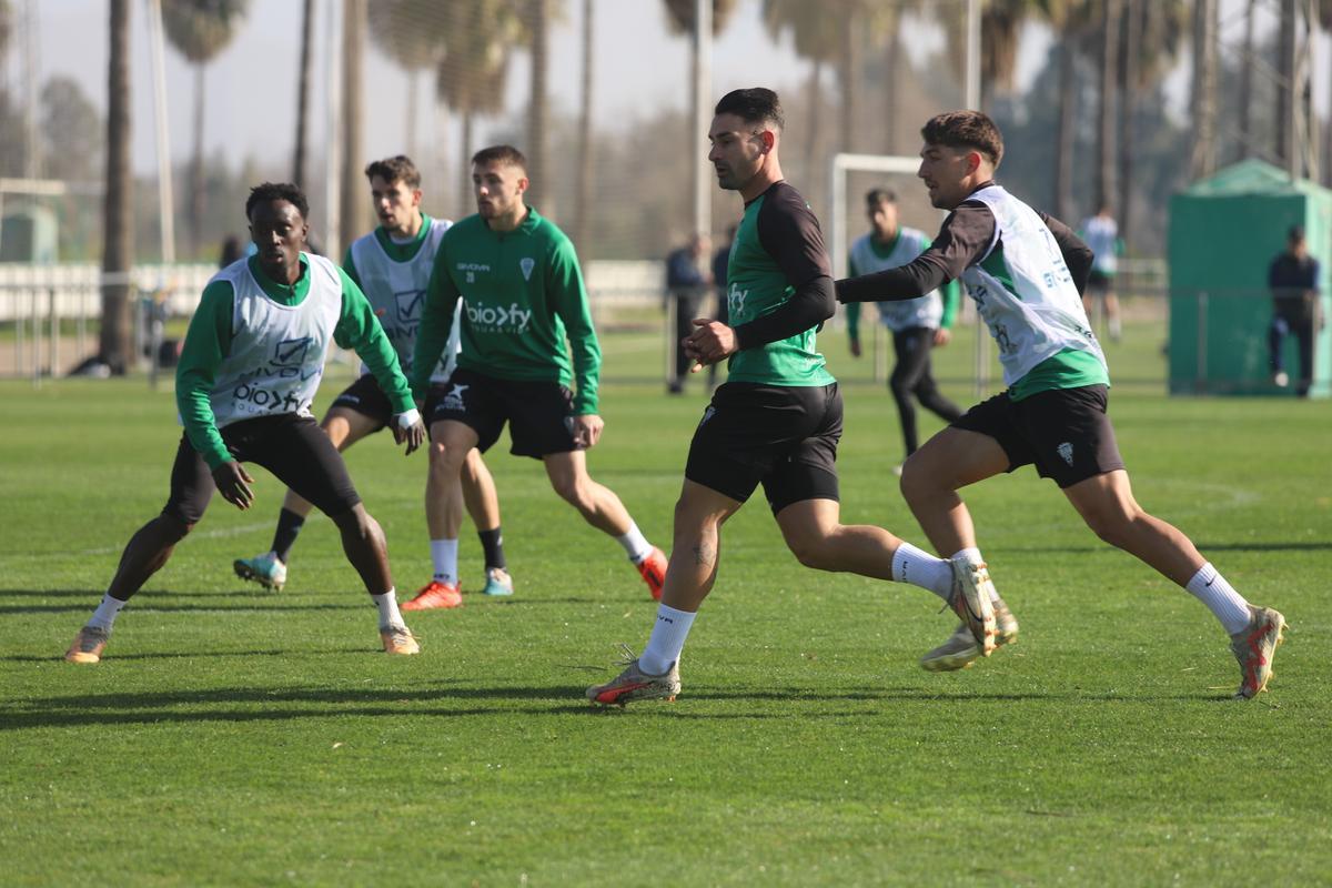 Kike Márquez, durante un entreno del Córdoba CF.