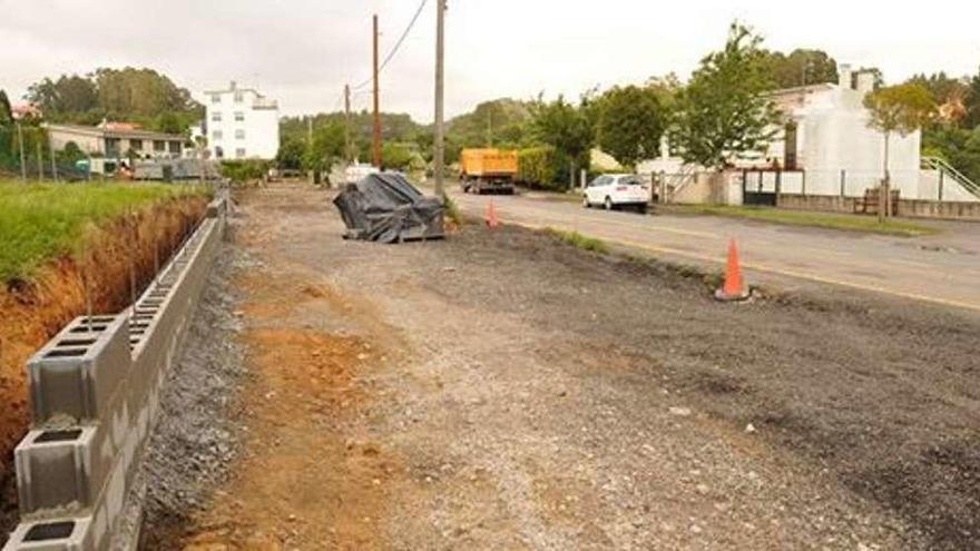 Obras de construcción de aceras y carril bici de Santa Cruz a Mera.