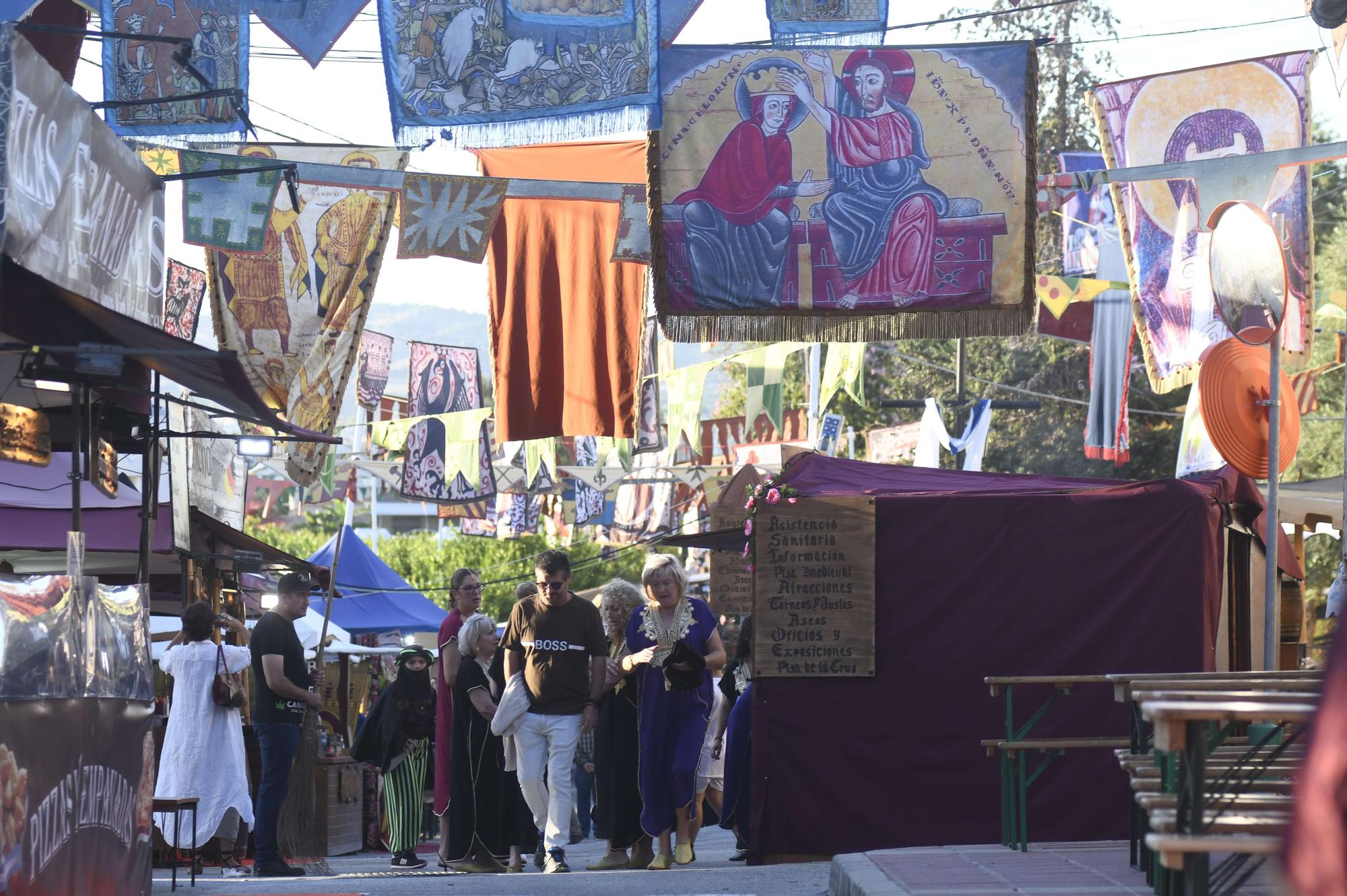 El mercadillo medieval de Guadalupe, en imágenes