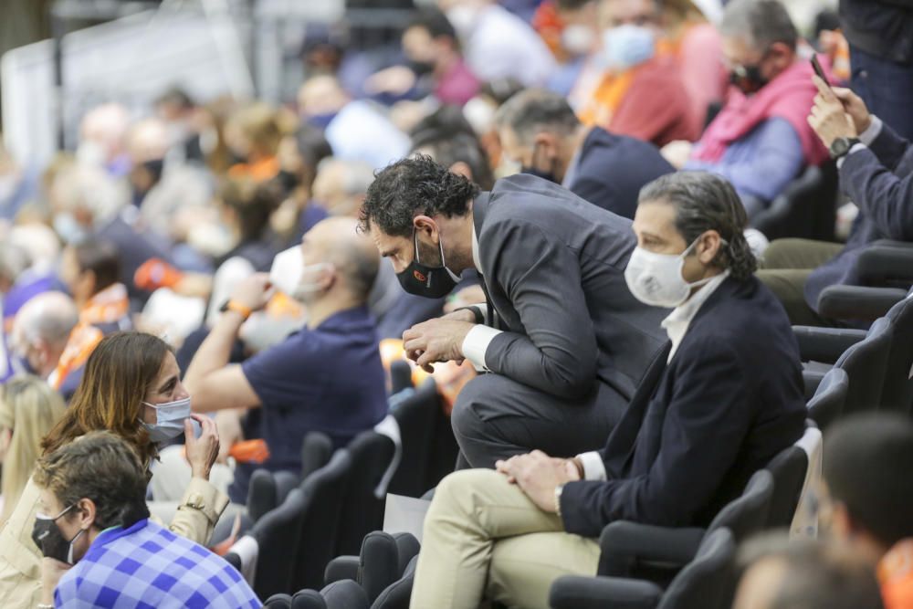 Ambientazo y bufandeo en La Fonteta para buscar el doblete