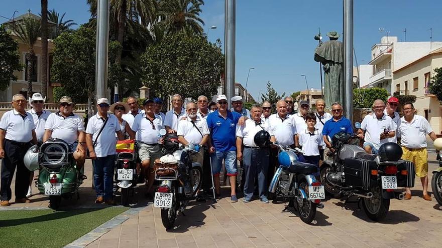 Las motos antiguas toman la Ribera