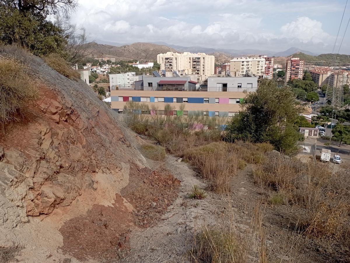 Mallas metálicas de protección para proteger de desprendimientos de tierra.