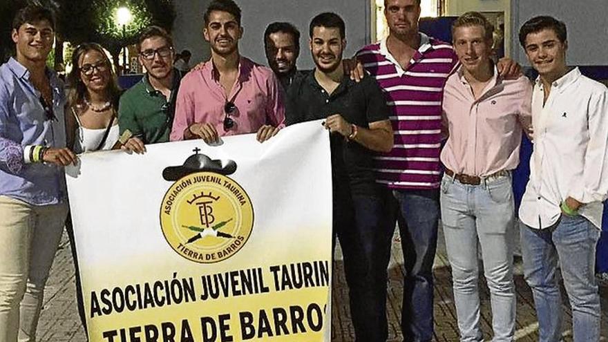 Nace Tierra de Barros, el primer colectivo juvenil taurino de la ciudad