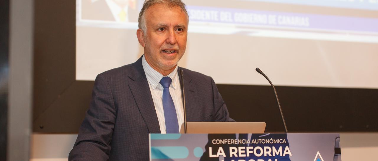 Ángel Víctor Torres en la inauguración de la Conferencia autonómica 'La reforma laboral'.