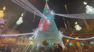 Un árbol de Navidad de 35 metros, la gran novedad del alumbrado de Puente Genil