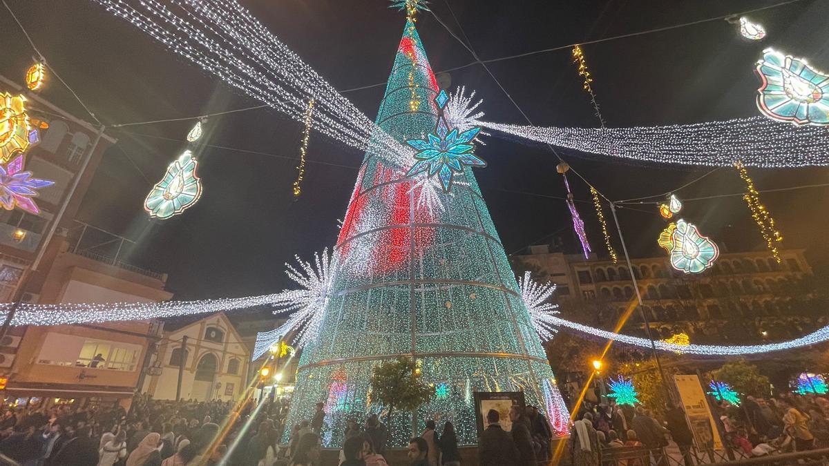El árbol gigante de la Navidad de Puente Genil