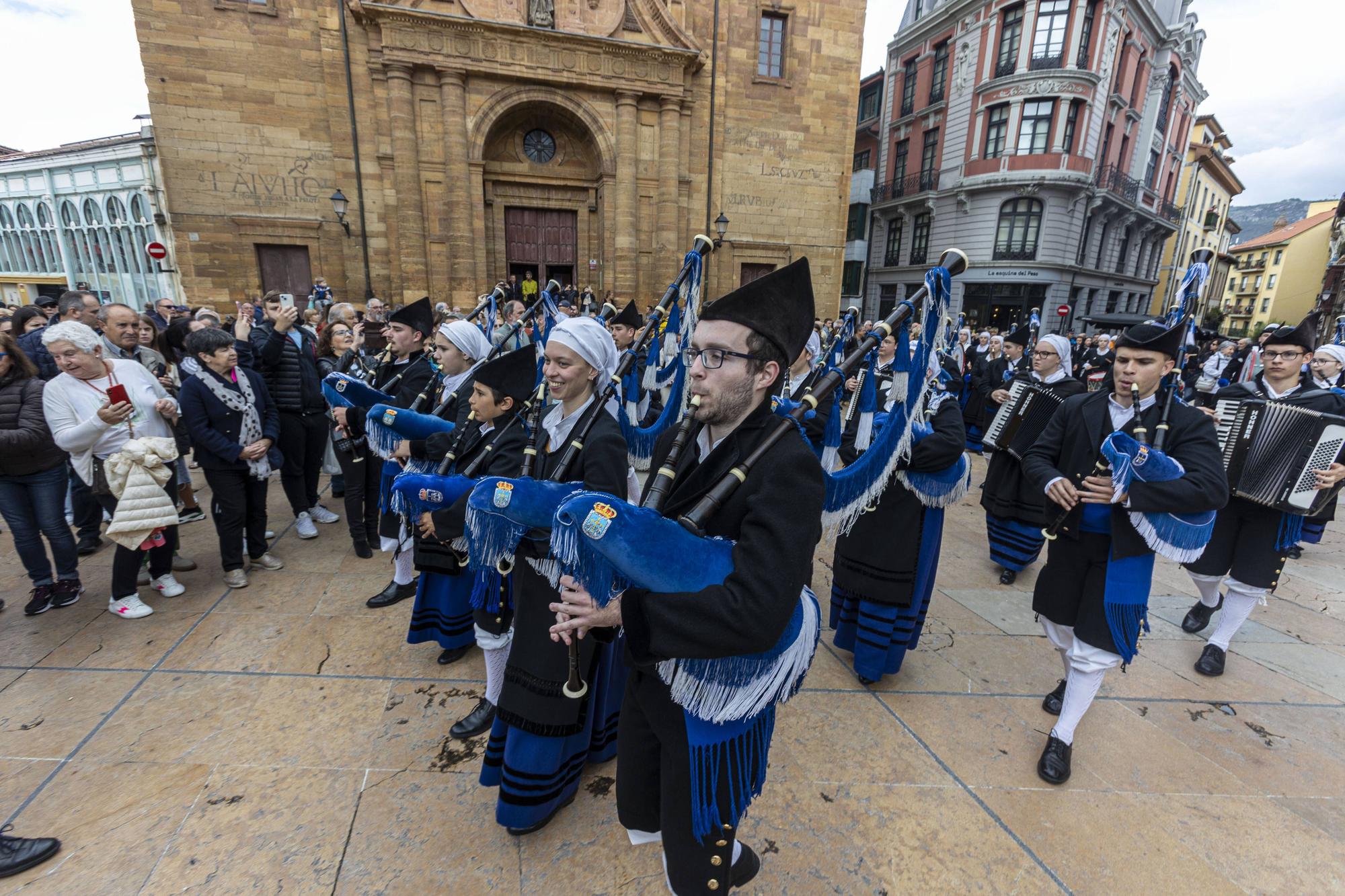 En imágenes | Cabalgata del Heraldo por las calles de Oviedo