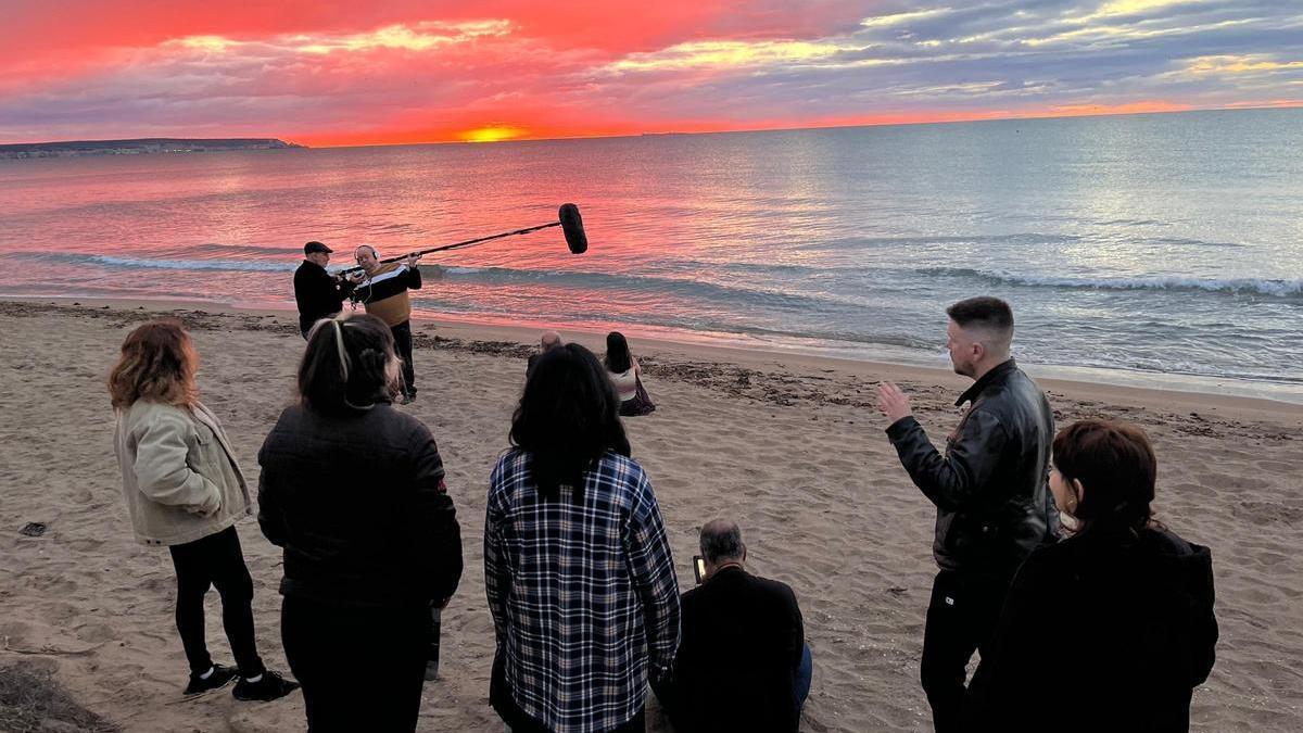 Rodaje del cortometraje "El meditador" en la playa de El Pinet en Elche
