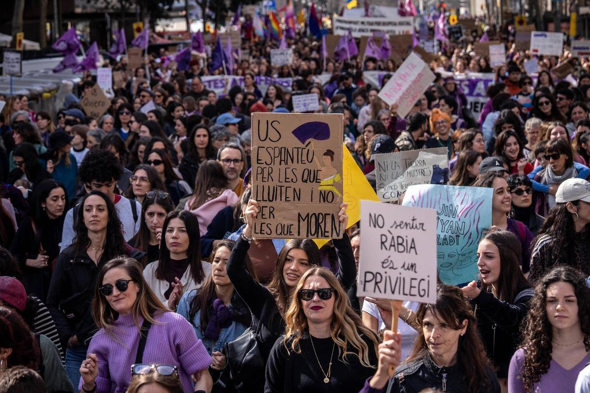 El feminismo toma las calles de Barcelona por el 8M