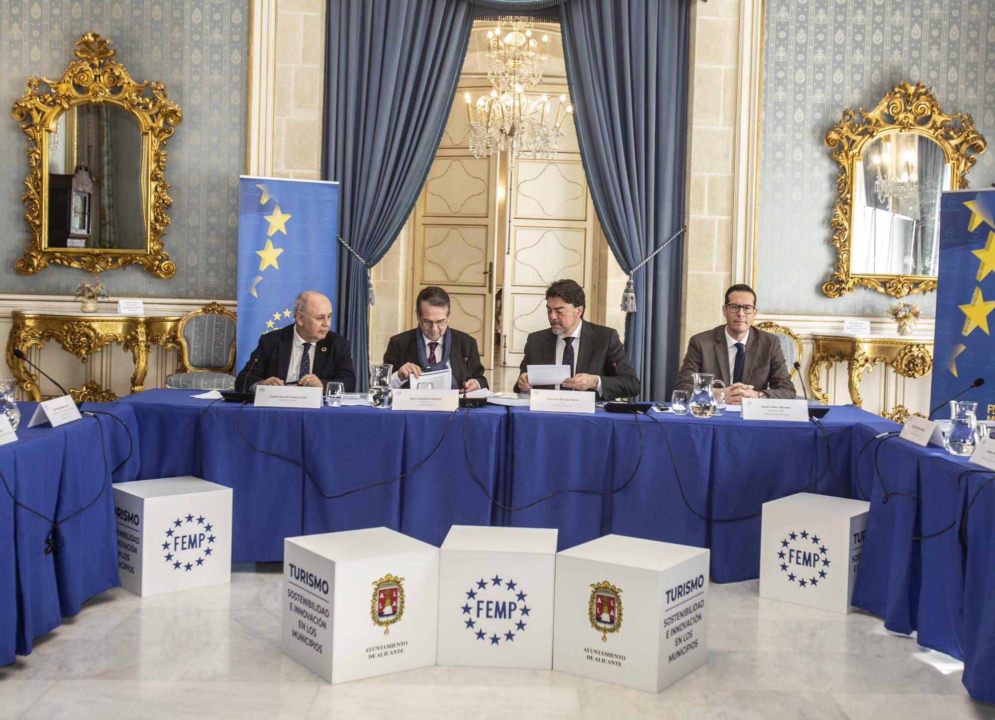 Reunión ordinaria de la Junta de Gobierno de la Federación Española de Municipios y Provincias (FEMP).