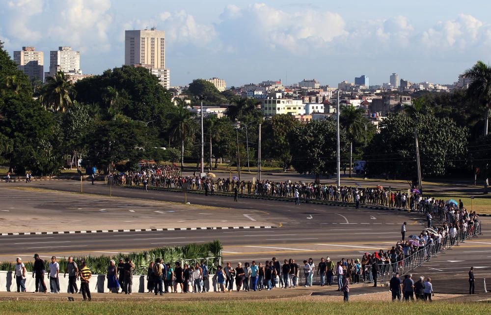 Los cubanos empiezan a despedirse de Fidel Castro