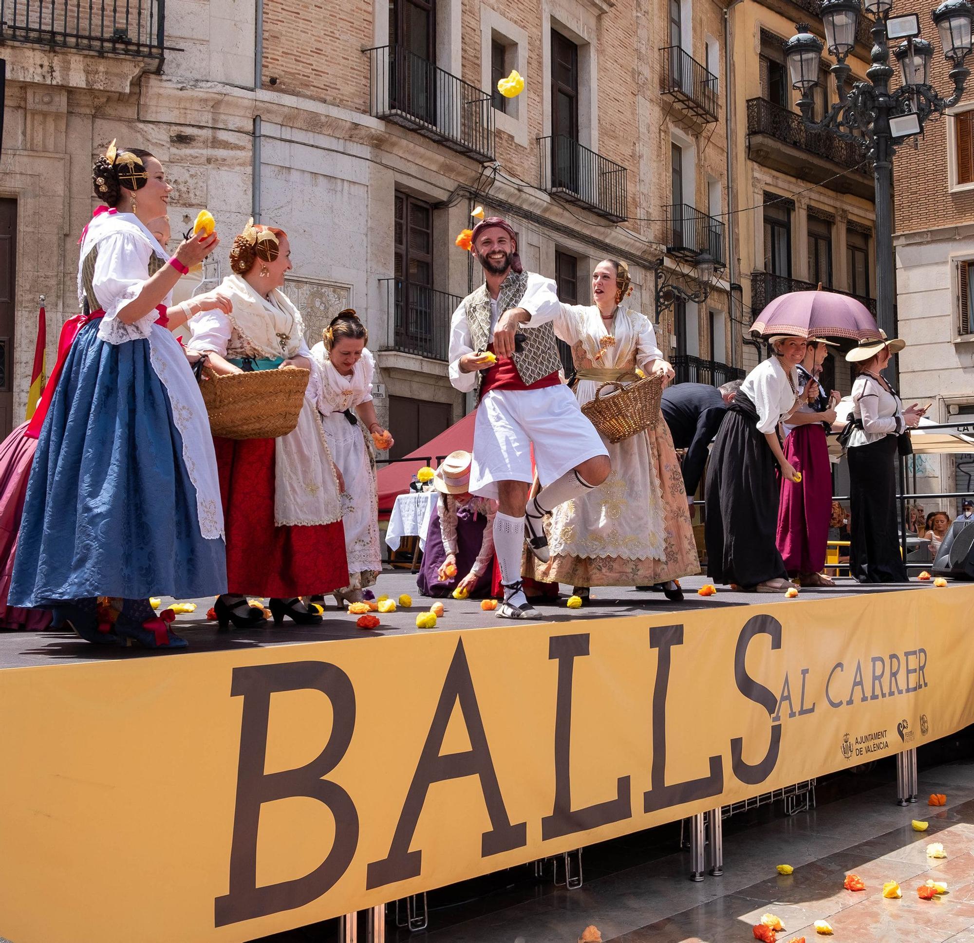 La falla Reina-Paz adelanta la Fira en los "balls al Carrer" de la JCF