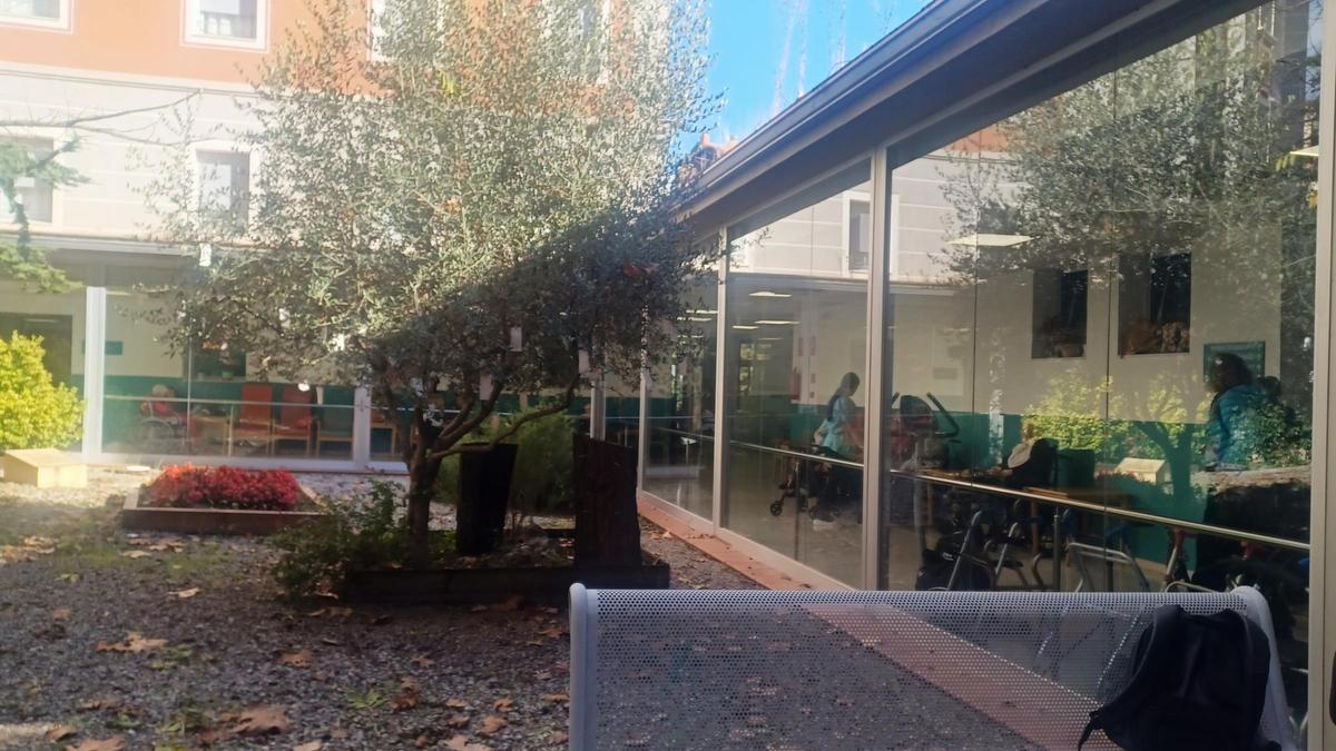 Residència Sant Bernabé de Berga des del jardí