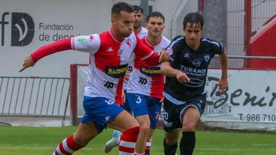 Los arlequinados reciben a uno de sus enemigos íntimos. |  I. Abella