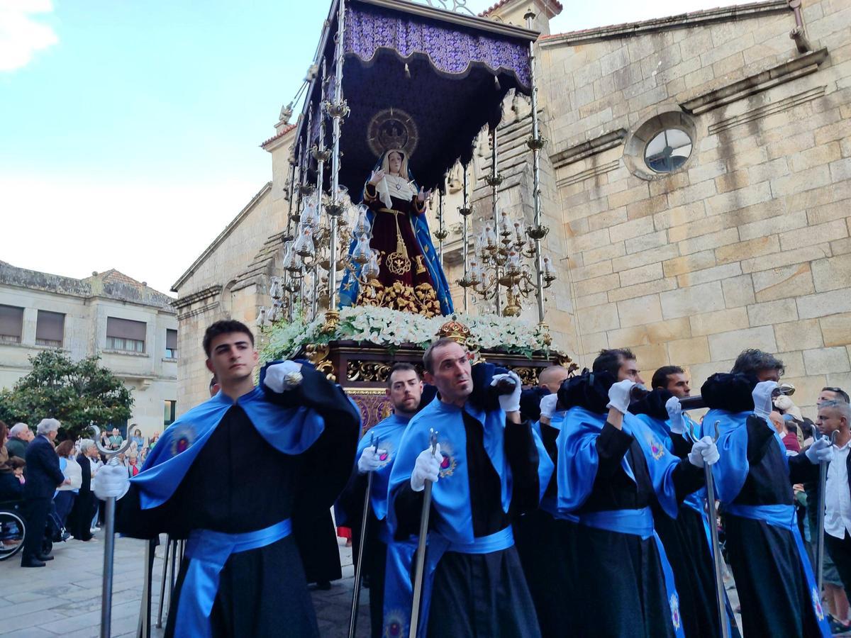 La solemne y espectacular procesión de la Santa Cena, en el Jueves Santo de Cangas