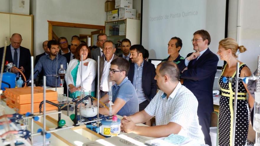 El grado formativo en Química Industrial echa a rodar en Castelló