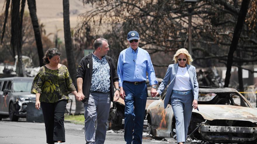 Biden visita Maui 13 días después del devastador incendio en el que murieron 114 personas