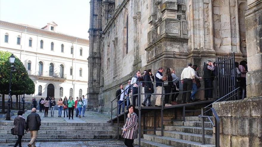 La región «acaricia» los dos millones de turistas tras un aumento del 4%