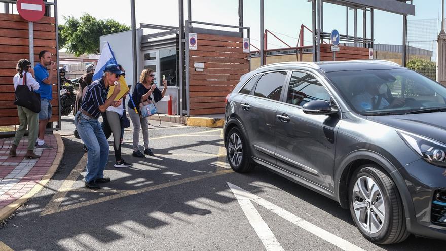 &quot;Sinvergüenza. Asesino&quot;, los gritos de negacionistas de Canarias al consejero de Sanidad