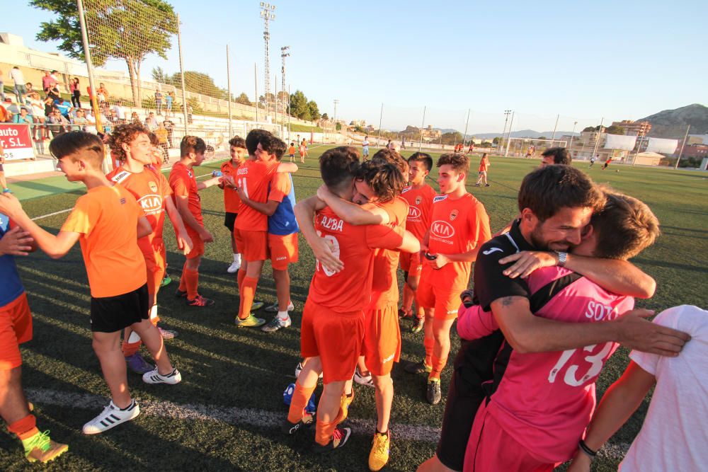 El equipo cadete del Idella CF ha llevado al fútbol eldense a la élite de la competición Autonómica por segunda vez en la historia