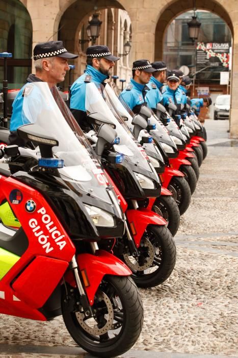 Presentación de las nuevas motos eléctricas de la Policía Local de Oviedo