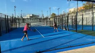 Torrevieja reabre las pistas de pádel tras reparar escuadras y neoprenos defectuosos instalados solo ocho meses antes