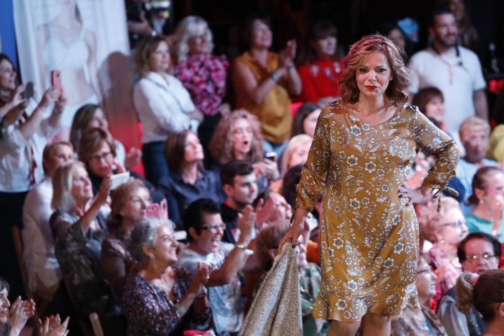 Desfile de mujeres de la Casa de la Vida en Gijón