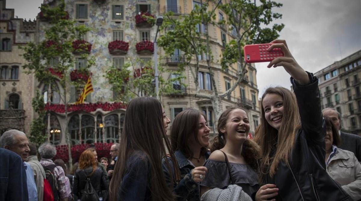 lpedragosa33644562 barcelona 23 04 2016   dia de sant jordi  en la fo160424190356