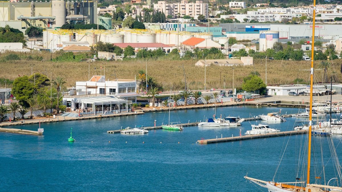 Instalaciones de Port Náutic Ibiza en el puerto de Vila