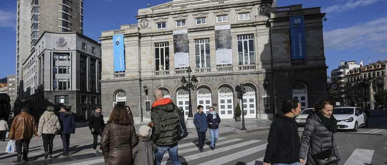 El exterior del teatro Campoamor.