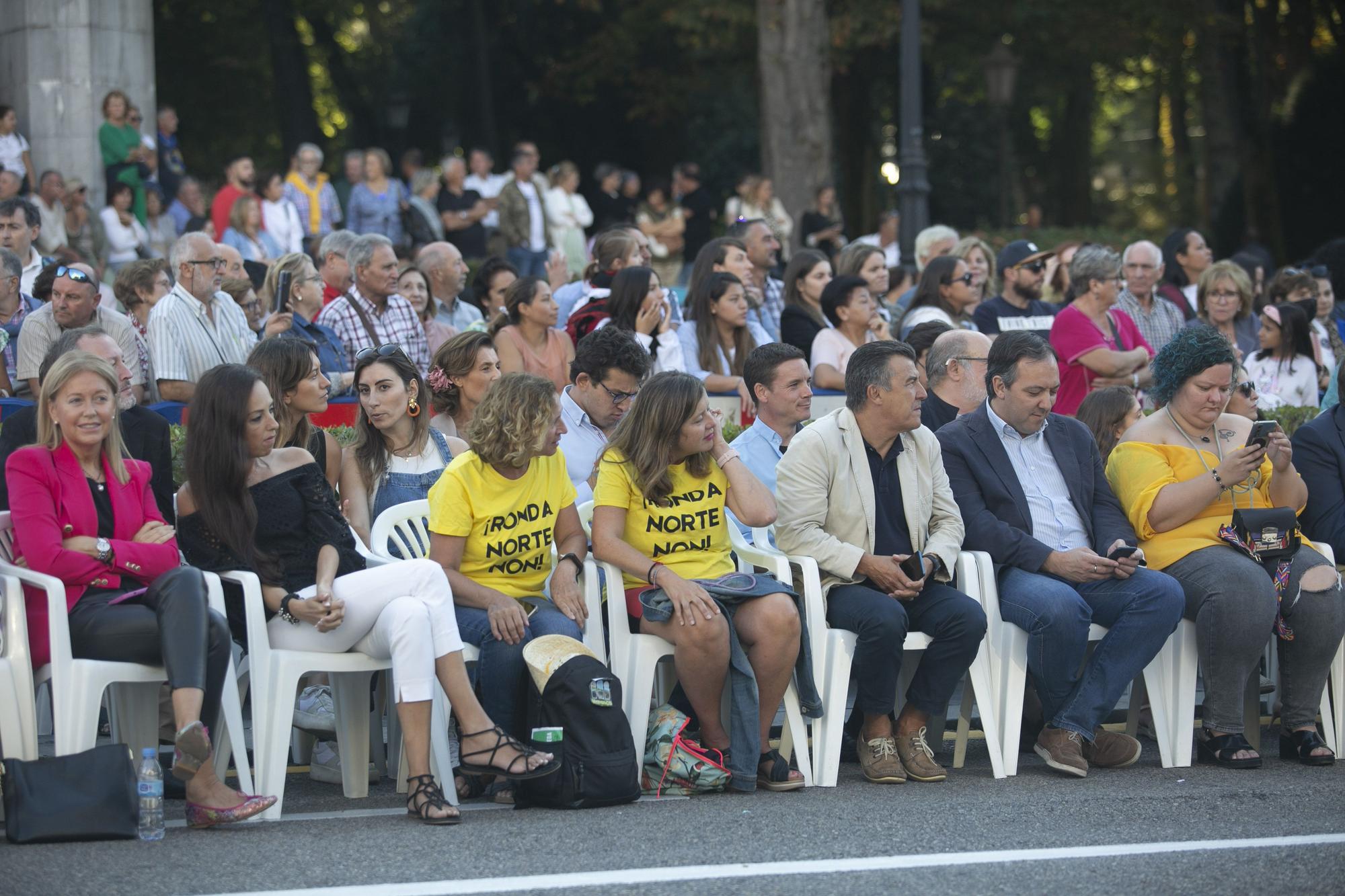 En Imágenes: El Desfile del Día de América llena las calles de Oviedo en una tarde veraniega