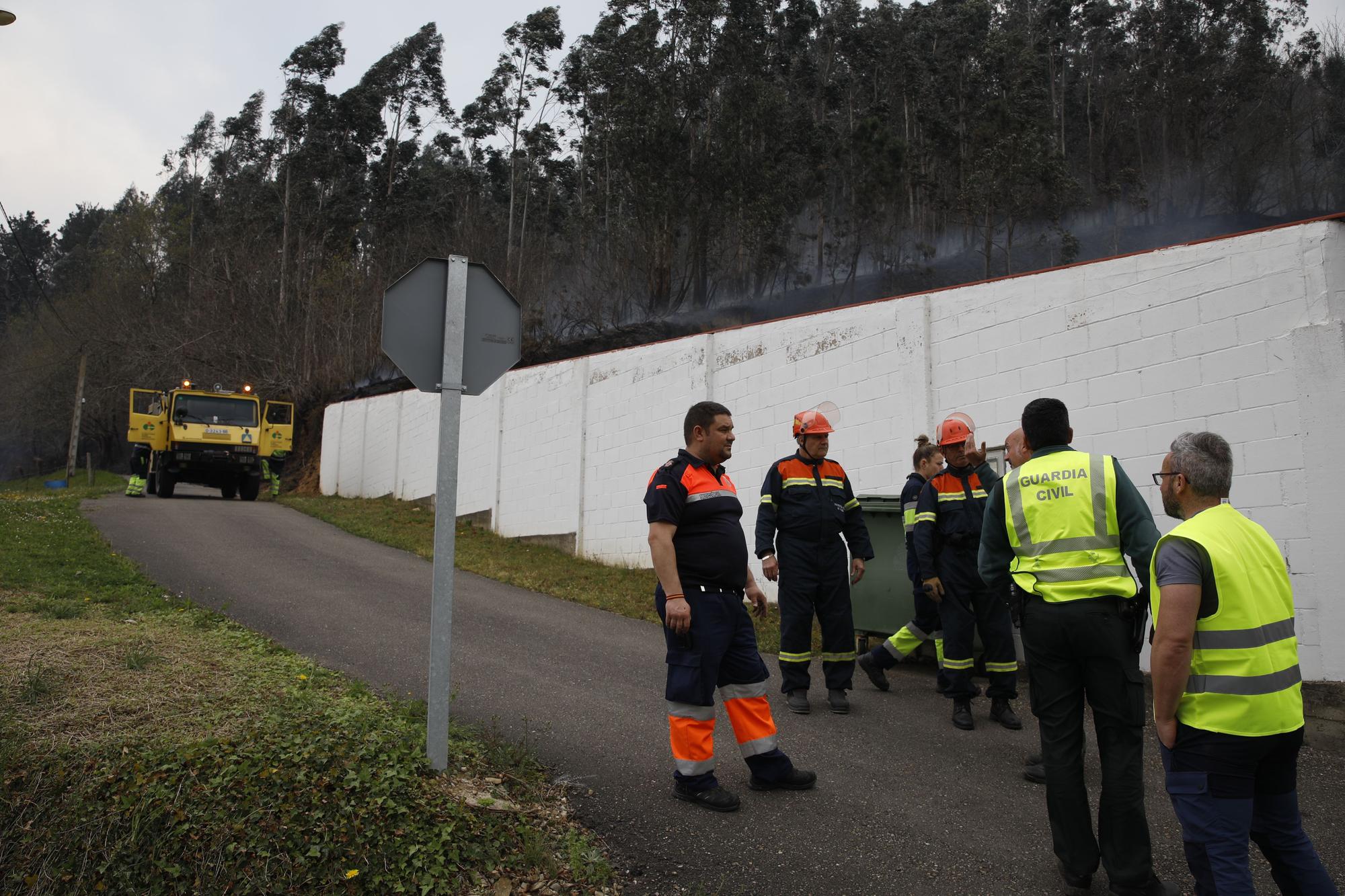 Incendio en la zona de San Pelayo de Tehona, en Valdés