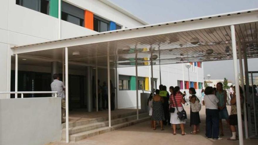 El colegio Vicenta Ruso alberga hasta ahora tres aulas de educación infantil.