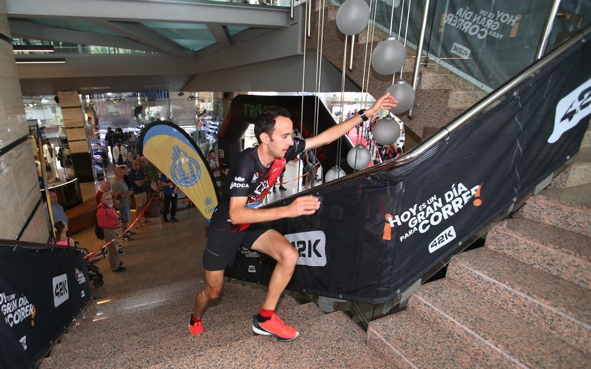 El atleta de Altea en un instante de la subida al hotel Bali de Benidorm.