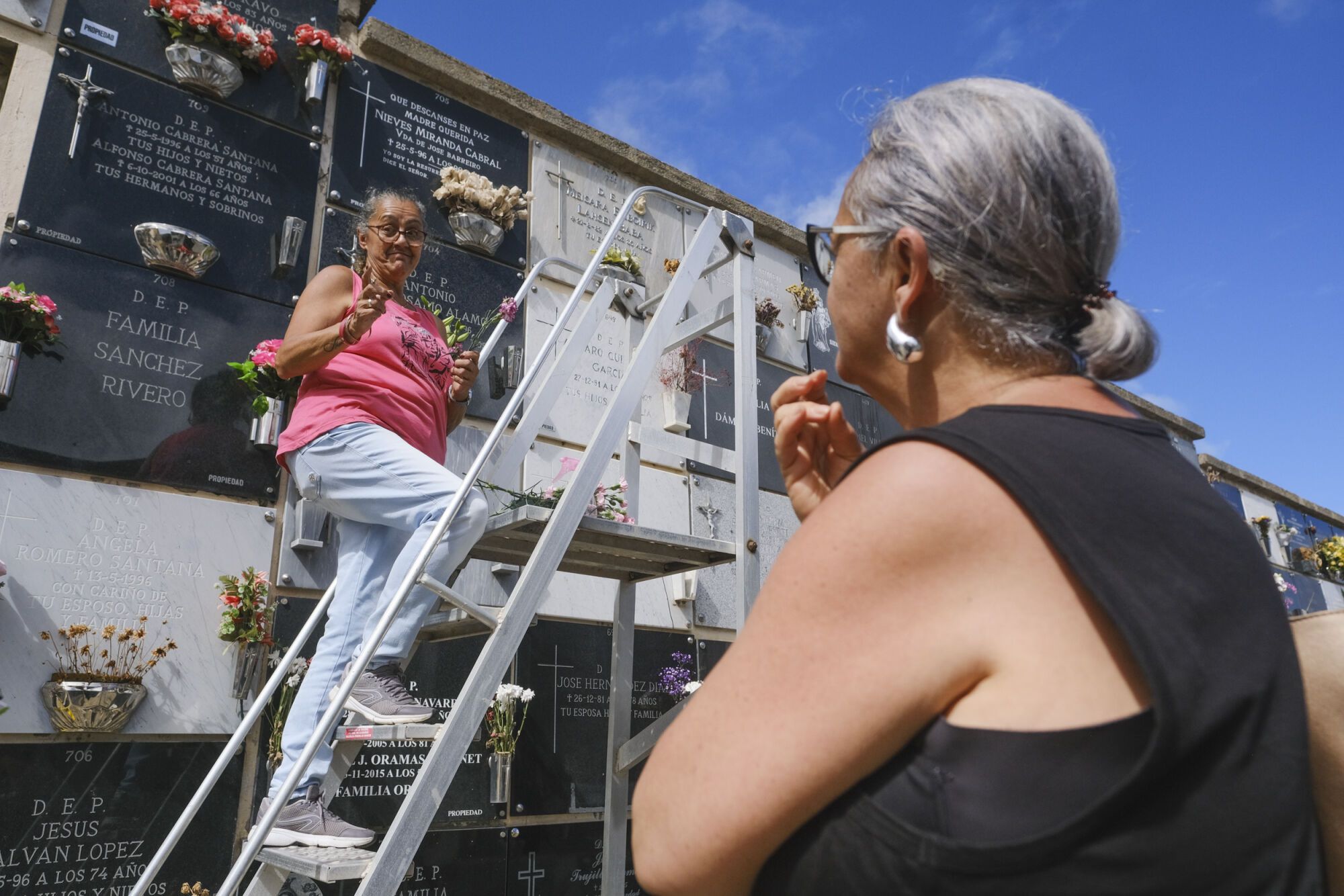 El cementerio de San Lázaro se prepara para el Día de Todos los Santos