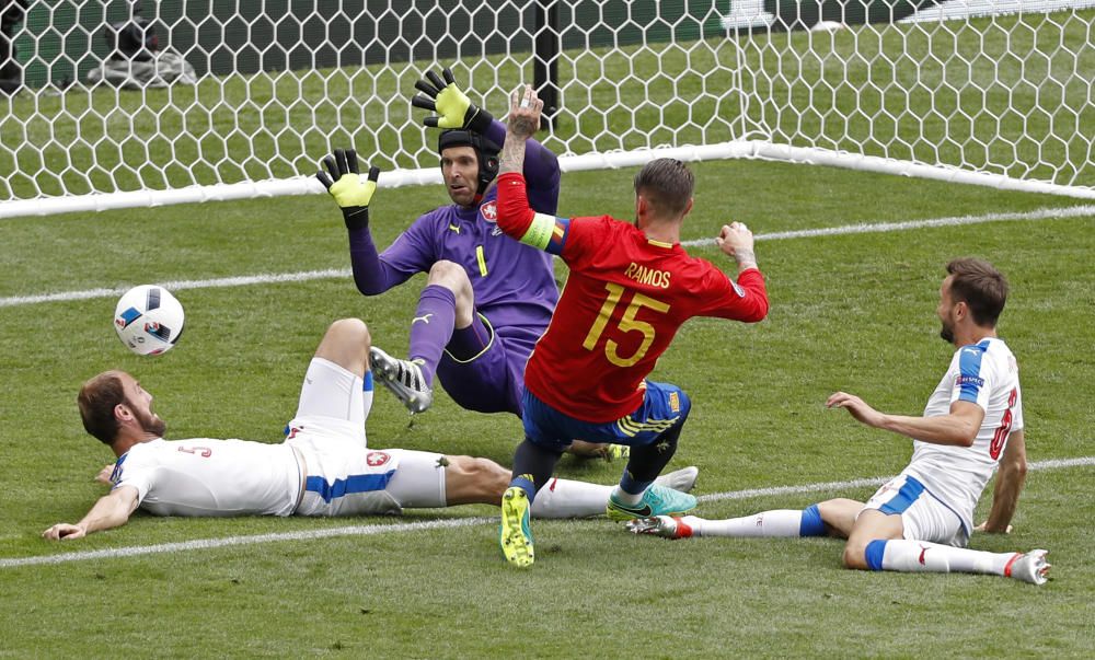 Spain v Czech Republic - EURO 2016 - Group D