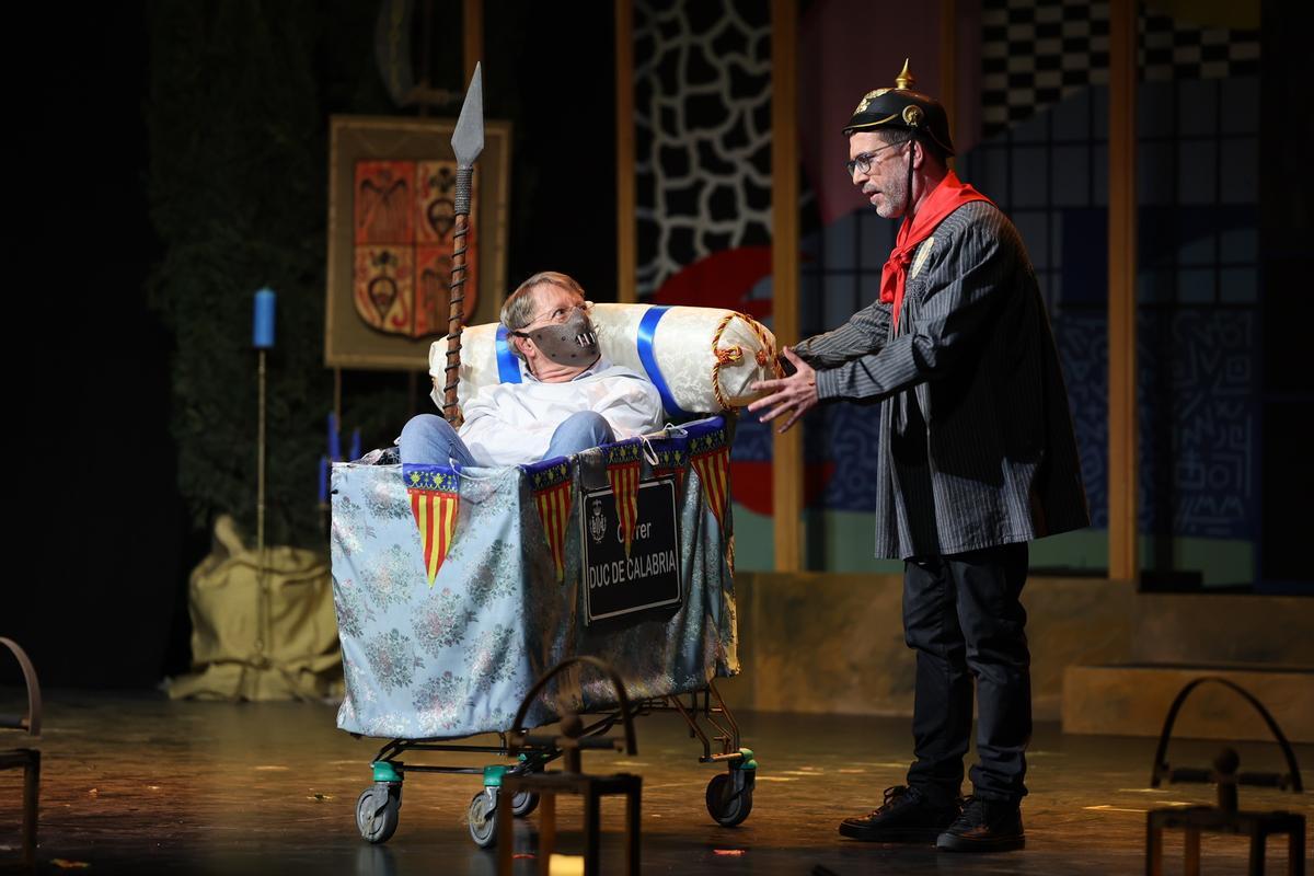 Santiago Ballester hace un cameo en la presentación de Na Jordana