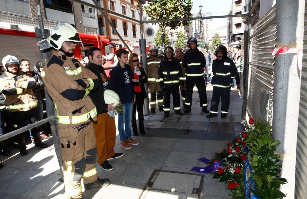 Homenaje al bombero fallecido en el incendio de Uría hace un año