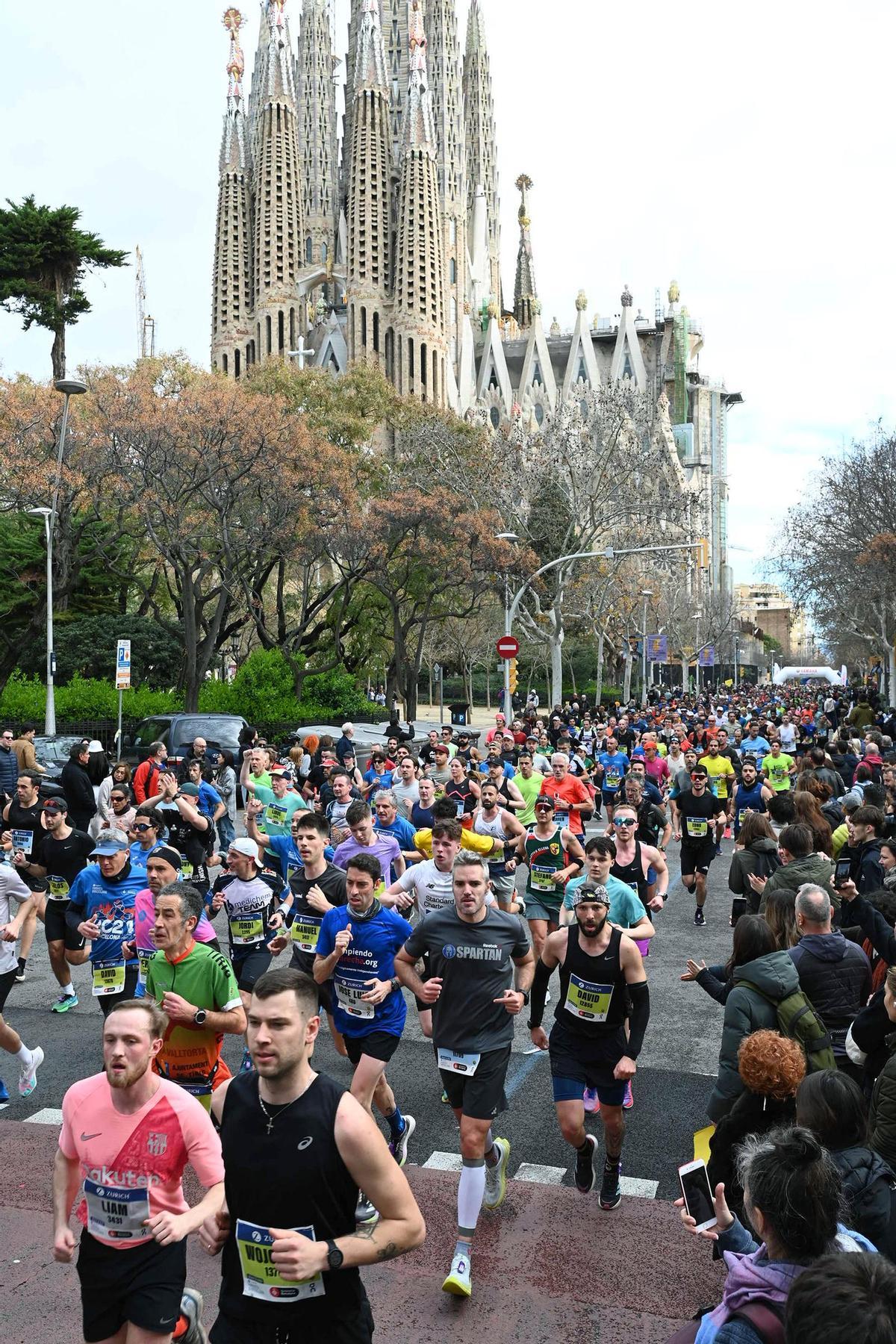 ¿Has participado en la Marató de Barcelona 2024? ¡Búscate en las fotos¡