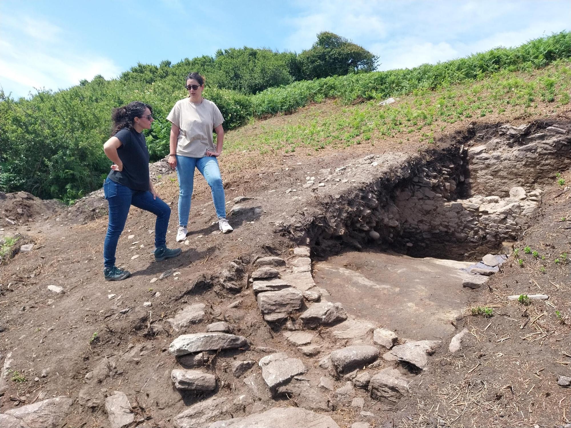 Visita a la isla de Ons: la antigua capilla de San Xaquín y el yacimiento de Castelo dos Mouros
