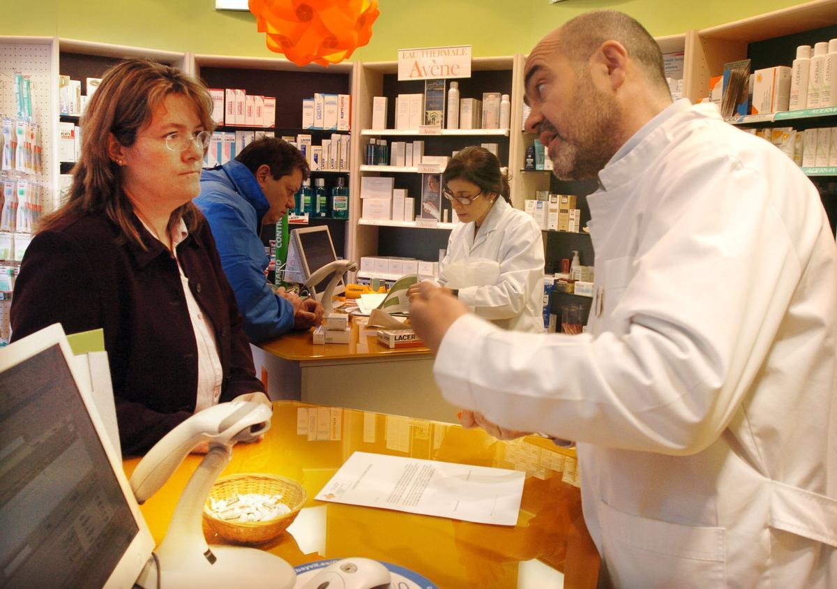 Venta de cannabis en pastillas bajo control hospitalario en una farmacia.